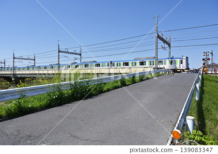鐵路:私人鐵路-東武野田線-60000系列車跨越元荒川。 鐵路:私人鐵路-東武野田線-60000系列車跨越元荒川。 139083347
