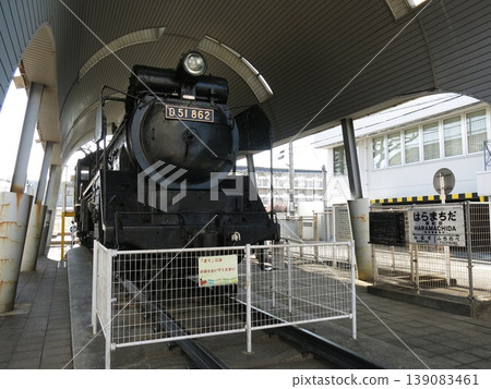 一台 D51 型蒸汽機車(D51 862)被保存在町田市兒童發展中心進行靜態展示。 一台 D51 型蒸汽機車(D51 862)被保存在町田市兒童發展中心進行靜態展示。 139083461