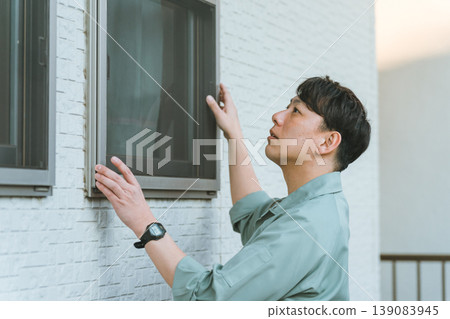 Screen door contractor 139083945