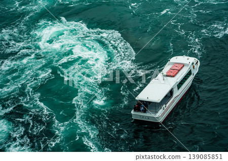 Naruto Bridge Promenade: Whirlpools (spring tide) and sightseeing boats from the Uzunomichi (Whirlpool Walkway) [Naruto City, Tokushima Prefecture] 139085851
