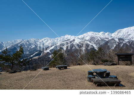 從長野縣白馬村山頂眺望北阿爾卑斯山的冬季景色 從長野縣白馬村山頂眺望北阿爾卑斯山的冬季景色 139086465