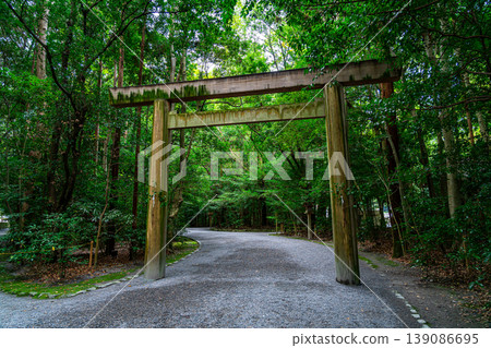 【三重縣】伊勢神宮外宮，散發著神聖的氛圍。 139086695
