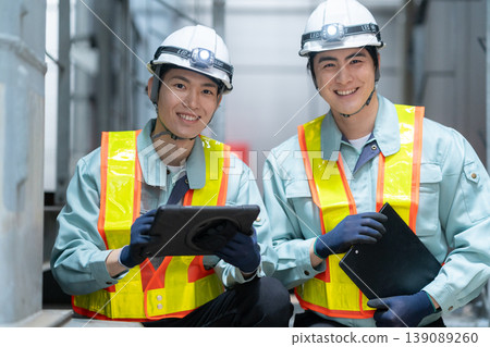 一名男工程師正在進行建築維護。照片由電波學園東京電子專門學校提供。 139089260