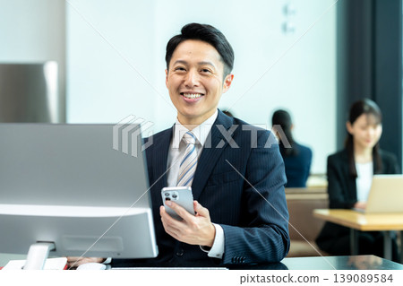 A businessman with a smartphone in the office 139089584