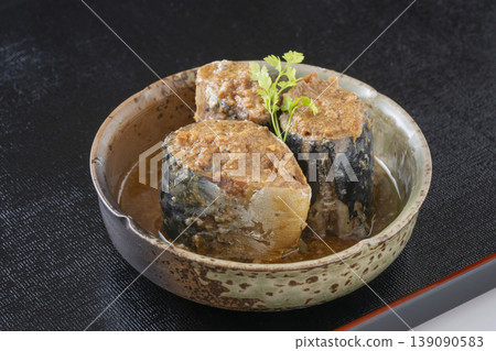 用鯖魚燜鯖魚 用鯖魚燜鯖魚 139090583