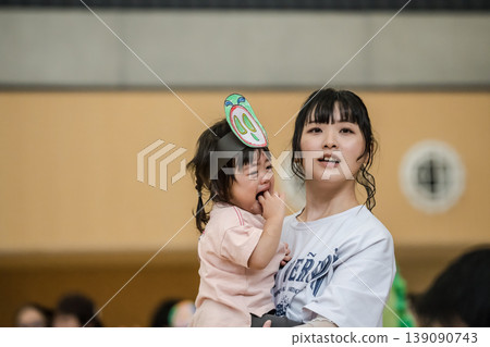 【幼兒園運動會:表演時我和媽媽都哭了】 【幼兒園運動會:表演時我和媽媽都哭了】 139090743