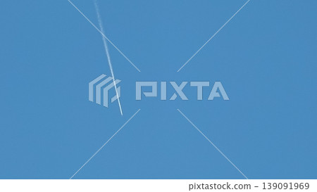 An airplane cloud extending into the blue sky An airplane cloud extending into the blue sky 139091969
