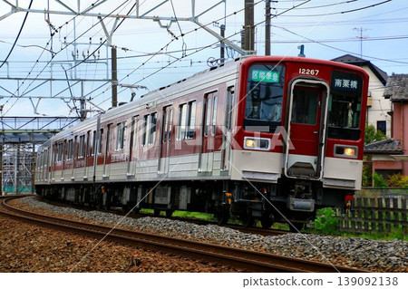 近鐵列車在埼玉運行! ? ……10030系列11267列,塗裝近鐵配色。 近鐵列車在埼玉運行! ? ……10030系列11267列,塗裝近鐵配色。 139092138