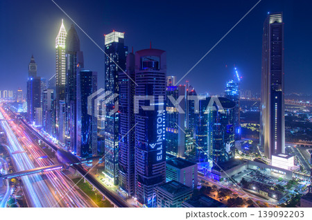 阿聯酋杜拜非常美麗的夜景 阿聯酋杜拜非常美麗的夜景 139092203