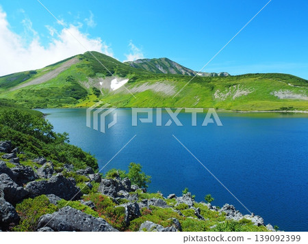 Mount Koshirenge as seen from Hakuba Oike in summer 139092399