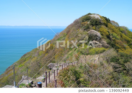 Mountain of spring 139092449