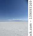 The Salar de Uyuni in Bolivia: A landscape of vast stretches of salt-covered land. 139093169