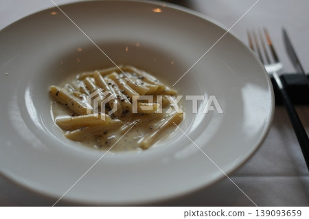 休息日，到一家時尚餐廳享用正宗的意大利麵午餐吧。 139093659