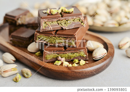 Dubai Chocolate bar with green kadayif and pistachio filling Dubai Chocolate bar with green kadayif and pistachio filling 139093801