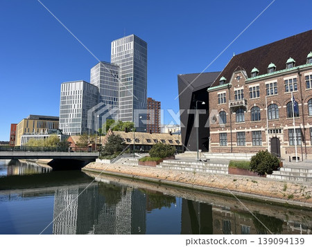 Malmö is a city in the Skåne region of southern Sweden. Malmö is a city in the Skåne region of southern Sweden. 139094139