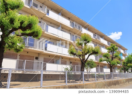 Image of housing complexes, apartments, multi-unit housing, and residences 139094485