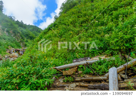 北阿爾卑斯山脈,城年岳,健行路線,宗月八町(難度較高路段),休息站指示牌,難度較高路段入口 北阿爾卑斯山脈,城年岳,健行路線,宗月八町(難度較高路段),休息站指示牌,難度較高路段入口 139094697