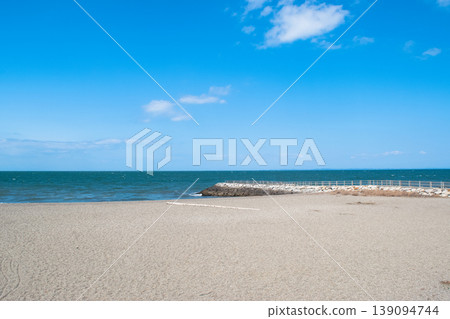 The sandy beach and seawall of Futamiura Coast The sandy beach and seawall of Futamiura Coast 139094744