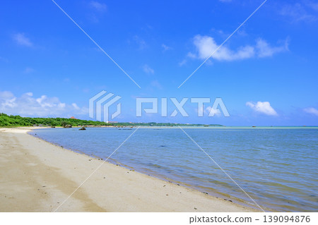 A refreshing summer seascape of Ishigaki Island stretching out beyond the blue sky and greenery. 139094876