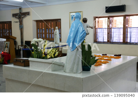 Tomb of Mother Teresa, decorated with fresh flowers in Kolkata, West Bengal, India Tomb of Mother Teresa, decorated with fresh flowers in Kolkata, West Bengal, India 139095040
