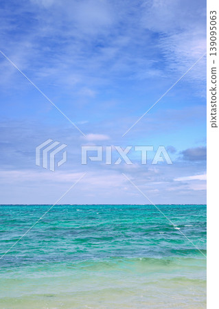 石垣島的海灘景色令人心曠神怡,碧綠的大海在你眼前綿延展開。 石垣島的海灘景色令人心曠神怡,碧綠的大海在你眼前綿延展開。 139095063
