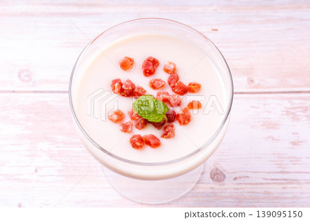 Dried strawberry milk jelly Dried strawberry milk jelly 139095150