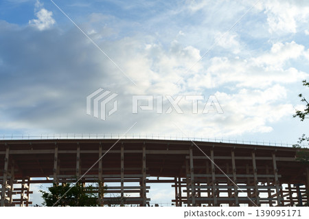 Large roof ring 139095171