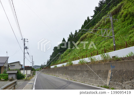 從JR東日本津輕線的蟹田站到油川站,沿著280號國道的風景。 從JR東日本津輕線的蟹田站到油川站,沿著280號國道的風景。 139095419
