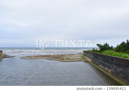 從JR東日本津輕線的蟹田站到油川站，沿著280號國道的風景。 139095421