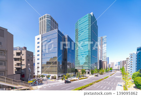 在東京白金高輪站前使用移軸鏡頭拍攝。 在東京白金高輪站前使用移軸鏡頭拍攝。 139095862