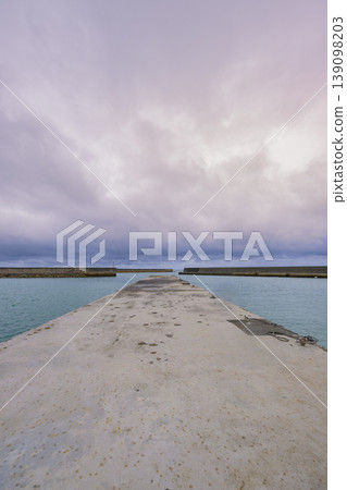 The calm sea at Inoda Fishing Port, with its vast expanse of rainy season sky, is truly striking. The calm sea at Inoda Fishing Port, with its vast expanse of rainy season sky, is truly striking. 139098203