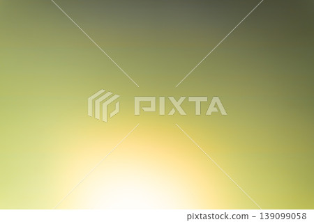 漸層背景，疊加黃色圖層，巧妙利用留白 139099058