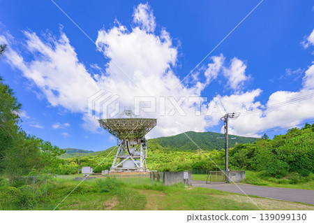 The giant radio telescope on Ishigaki Island stands out against the blue sky. 139099130