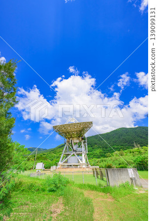 The giant radio telescope on Ishigaki Island stands out against the blue sky. 139099131