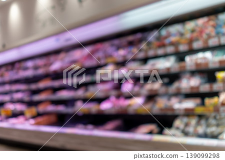 購物圖片:抽象的超市貨架,畫面模糊。 購物圖片:抽象的超市貨架,畫面模糊。 139099298