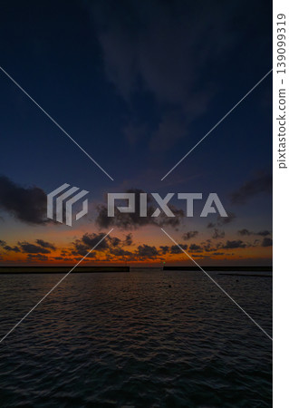 The sea and sky of Inoda Fishing Port are bathed in the morning light, creating a beautiful early morning scene. 139099319