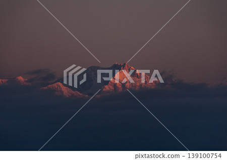 從虎丘上看到的干城章嘉峰 從虎丘上看到的干城章嘉峰 139100754