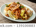 Twice-cooked meat fried noodles 139100883
