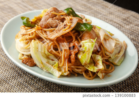 Twice-cooked meat fried noodles Twice-cooked meat fried noodles 139100883