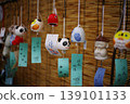Many wind chimes 139101133