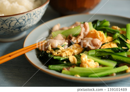 Stir-fried Chinese-style egg with pork and Japanese mustard spinach Stir-fried Chinese-style egg with pork and Japanese mustard spinach 139101489