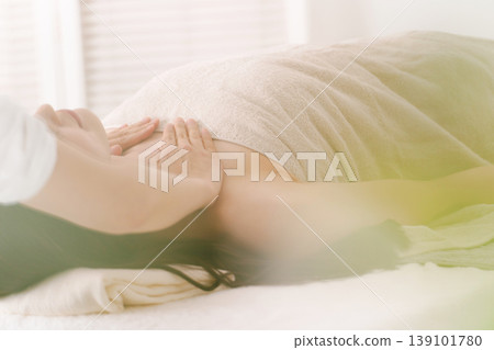 A woman who receives a treatment at an esthetic salon 139101780
