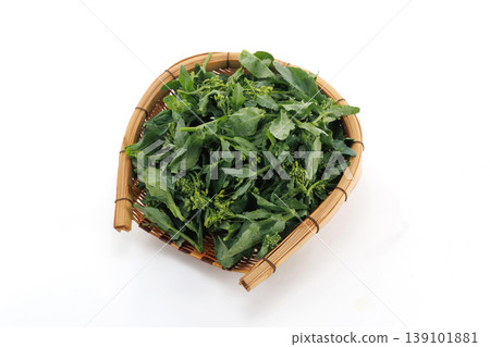 新鮮芥菜，裝在籃子裡 139101881