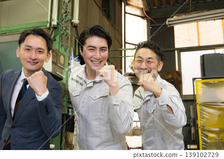 Teamwork between factory workers and salespeople, with workers giving a thumbs-up in the factory; business partnerships, collaborations, loans, etc. Teamwork between factory workers and salespeople, with workers giving a thumbs-up in the factory; business partnerships, collaborations, loans, etc. 139102729