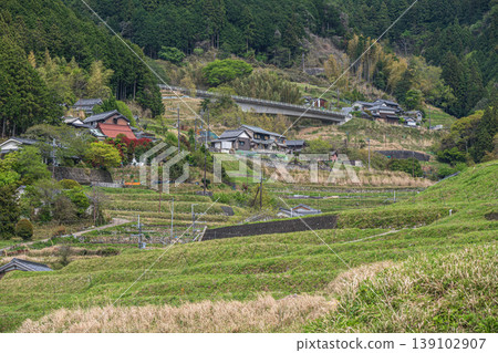 Springtime mountain village scenery, Asuka Village, Takaichi District, Nara Prefecture Springtime mountain village scenery, Asuka Village, Takaichi District, Nara Prefecture 139102907