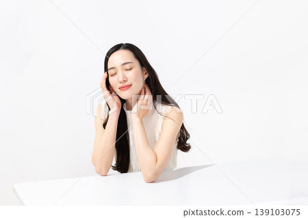 年輕女子的美麗形象 年輕女子的美麗形象 139103075