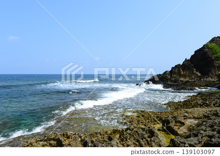 Rocky coast Rocky coast 139103097