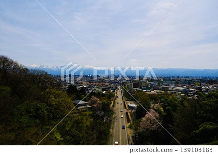 The Tateyama mountain range as seen from the Kurehayama footpath. 139103183