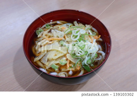 Standing-room-only kakiage tempura udon Standing-room-only kakiage tempura udon 139103302
