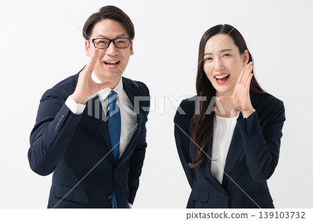 商人和女商人歡呼 商人和女商人歡呼 139103732